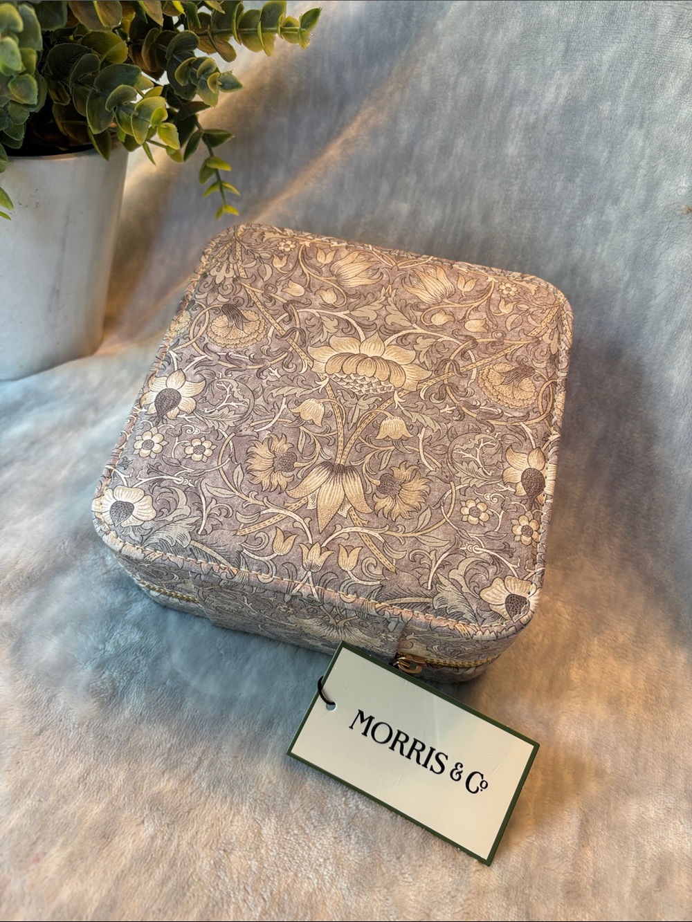 William Morris &Co. Floral Pattern Jewelry Box periwinkle tan NWT 6x6x2.5”